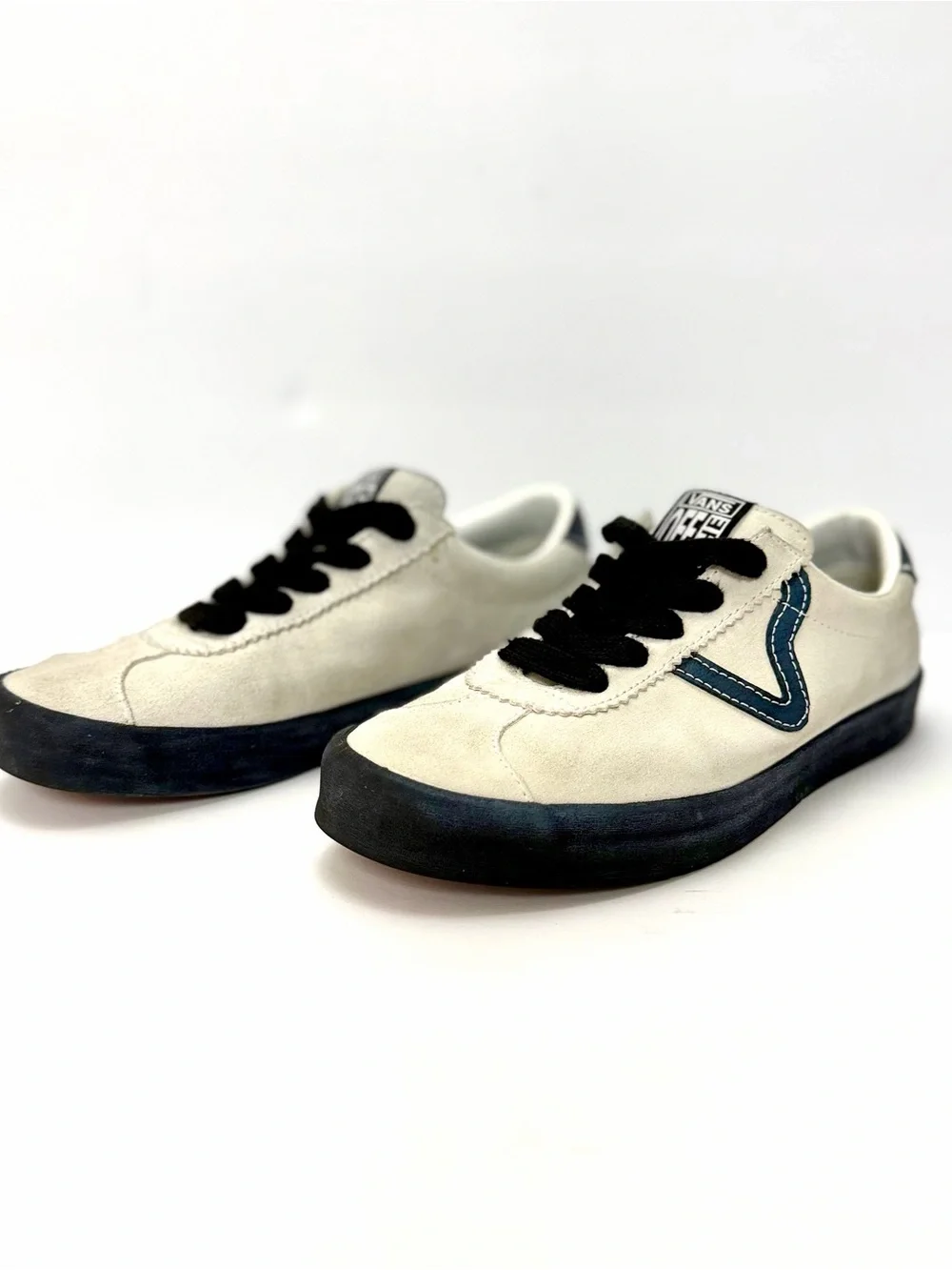 Vans Off The Wall Suede Sneakers Cream Black Gum Sole Women’s US 7.5 Men’s 6